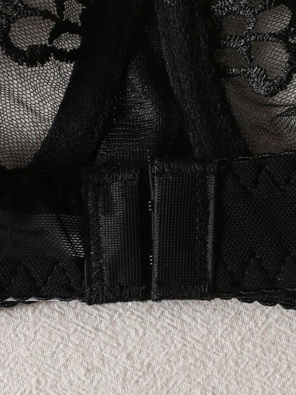 Edgy Elegance – Metal Chain Embroidered Lingerie Four-Piece Set with Leg Wrap