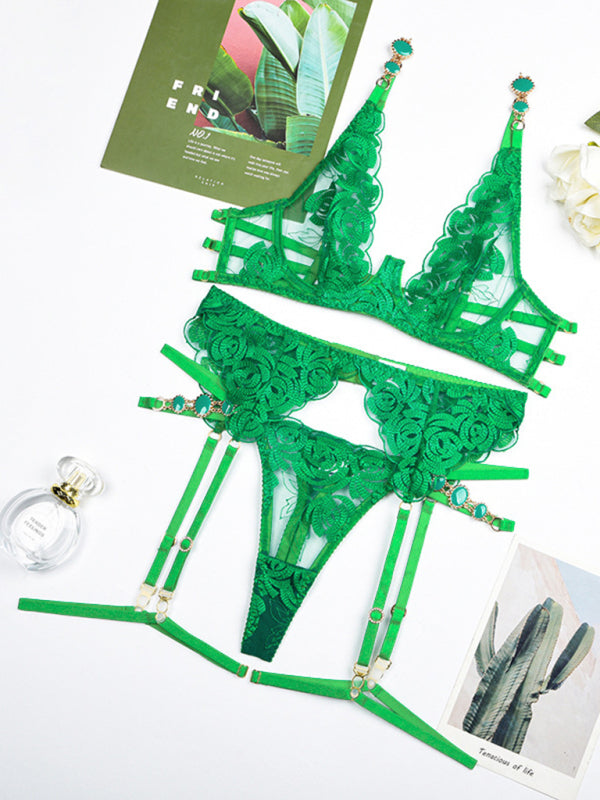 Vintage Vibes – Embroidered Retro Push-Up Bra and Underwear Set